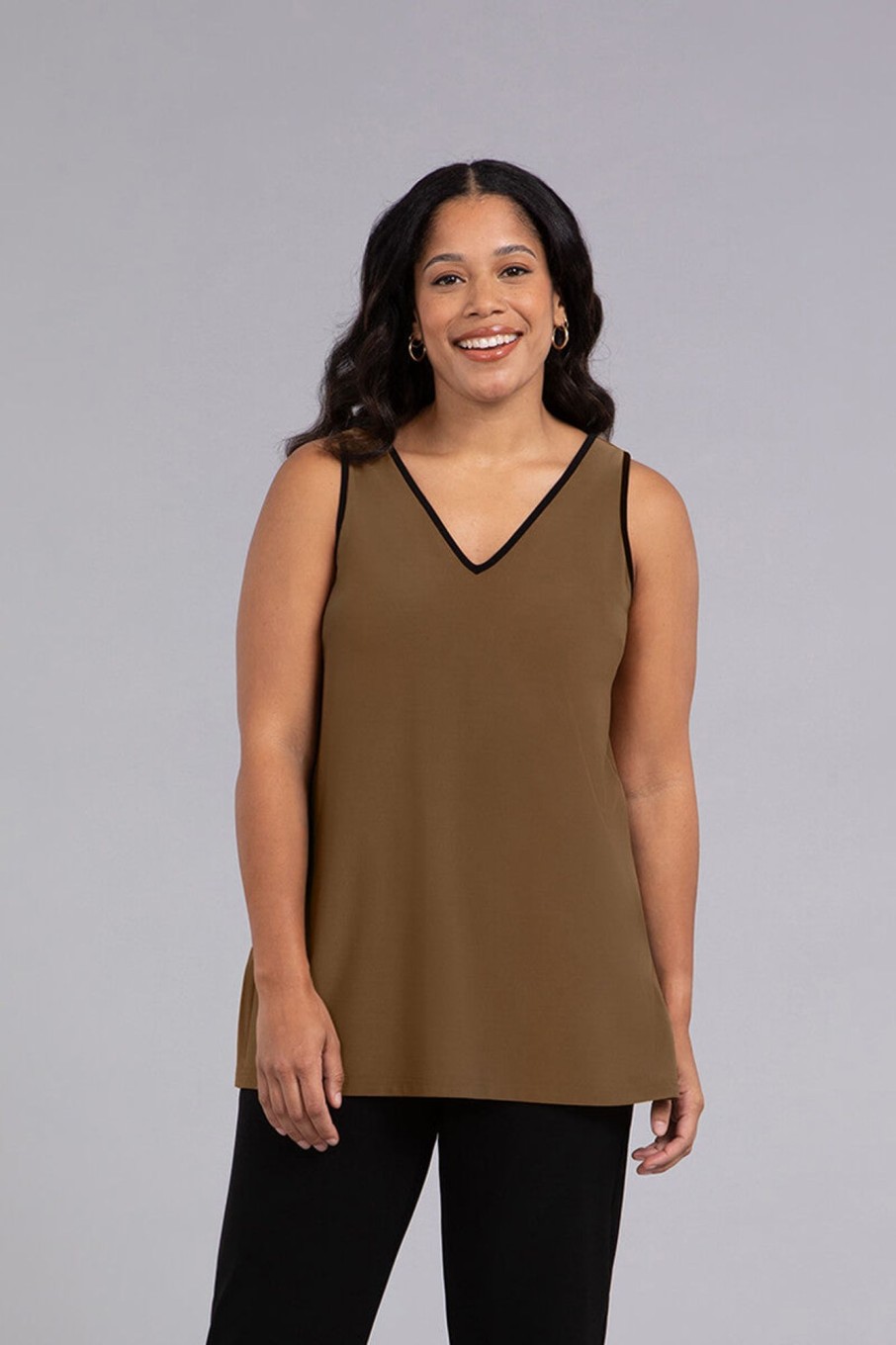 Slant Keyhole Top –